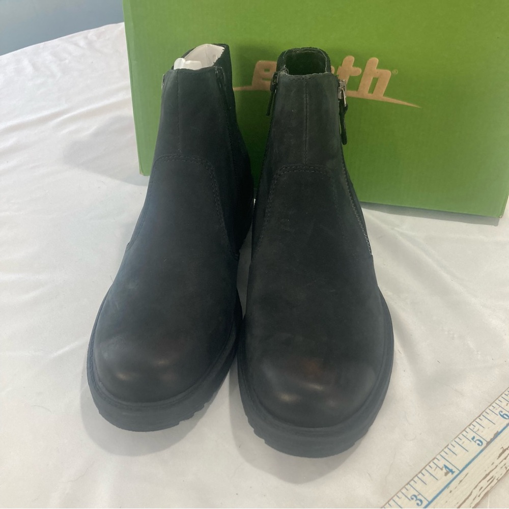 Earth brand shoes new in box